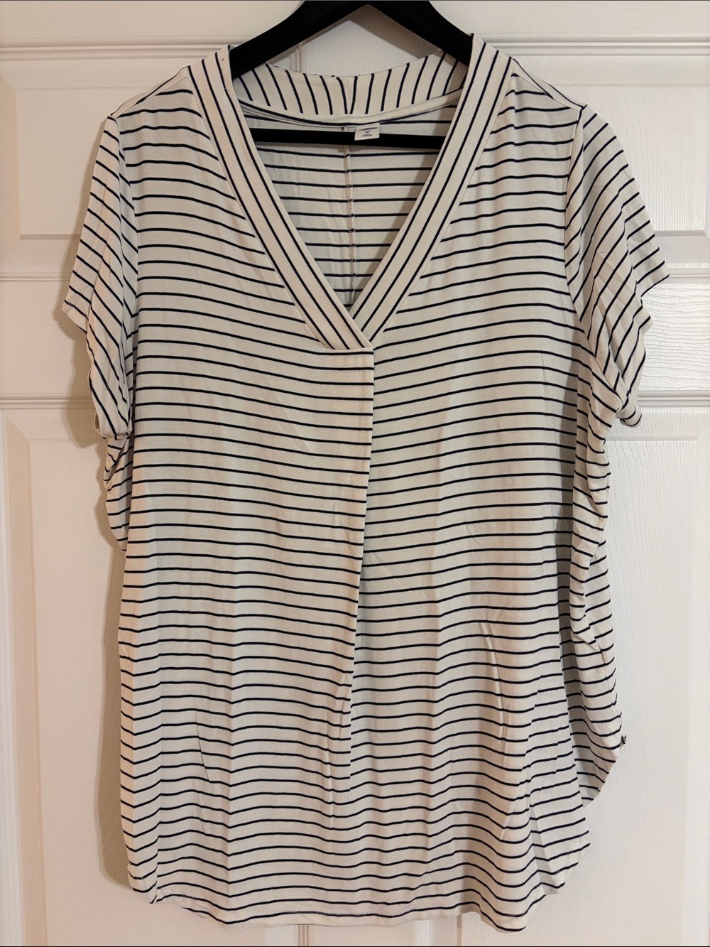 Old Navy Luxe Black & White Striped Crossover V-Neck Tee Size XL